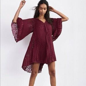 Anthropologie Dress Women's Large Red Burgundy Toulon Pleated Mini V Neck Flowy